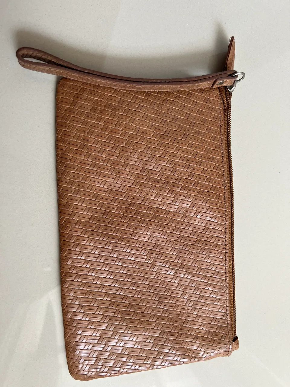 Vendo bolsa de mão em couro 