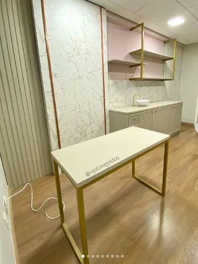 Mesa de Atendimento com Base de Metalon