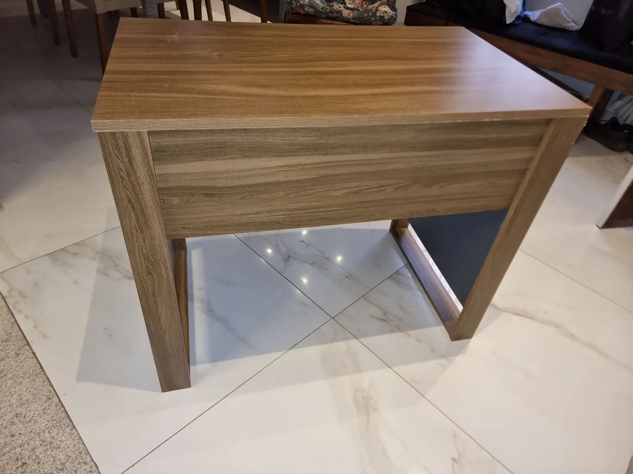 Mesa de Escritório / Escrivaninha Compacta em MDF - Excelente Estado - Foto 5