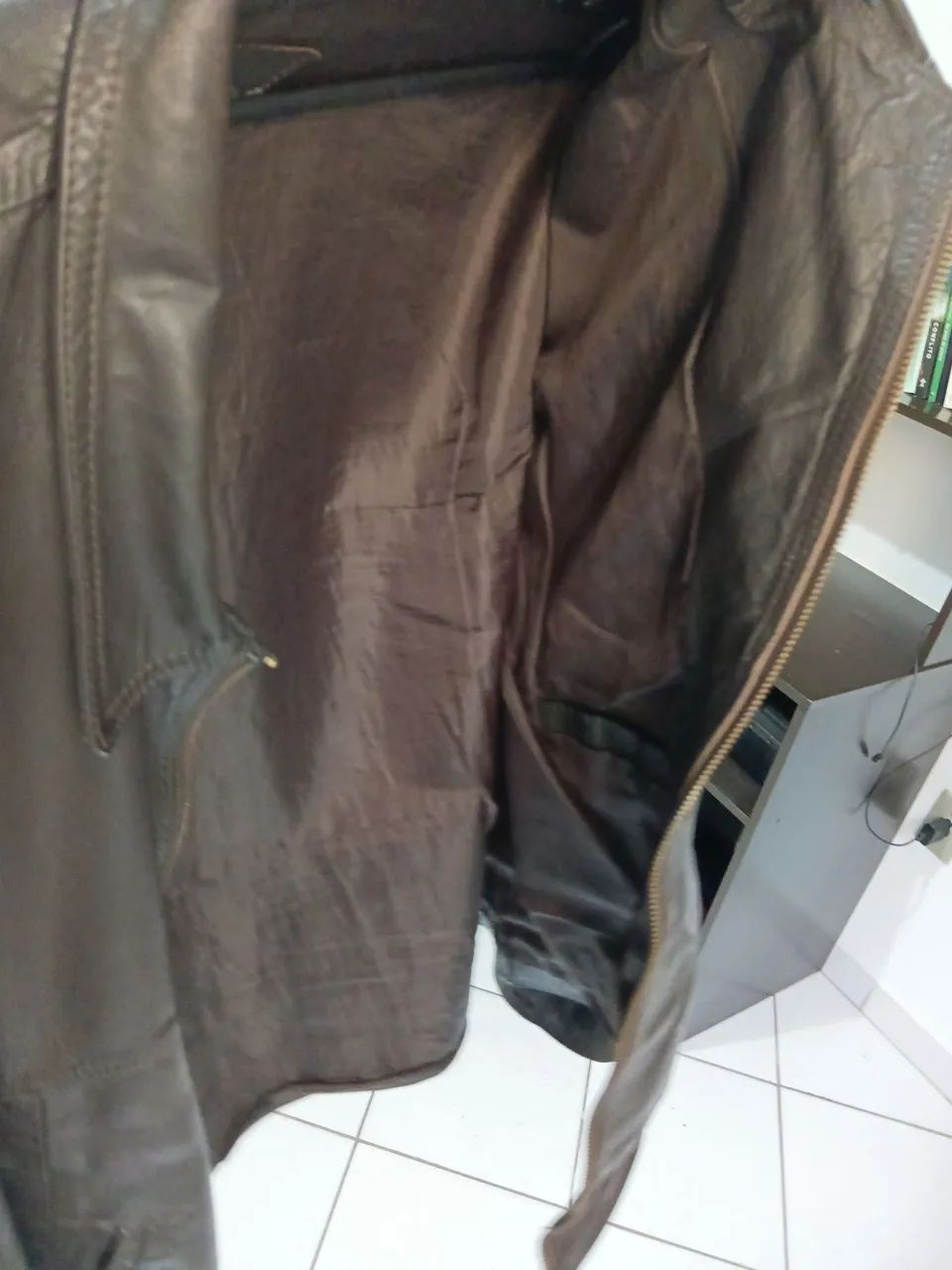 Blusa de couro legítimo cor marron,serve tamanho G e M