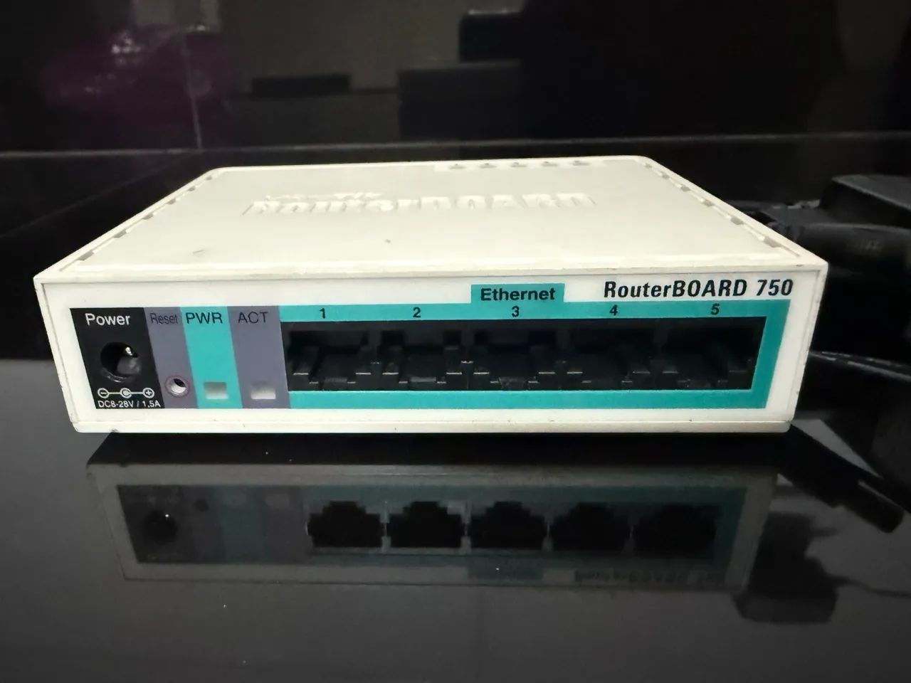 Router mikrotik routerboard 750