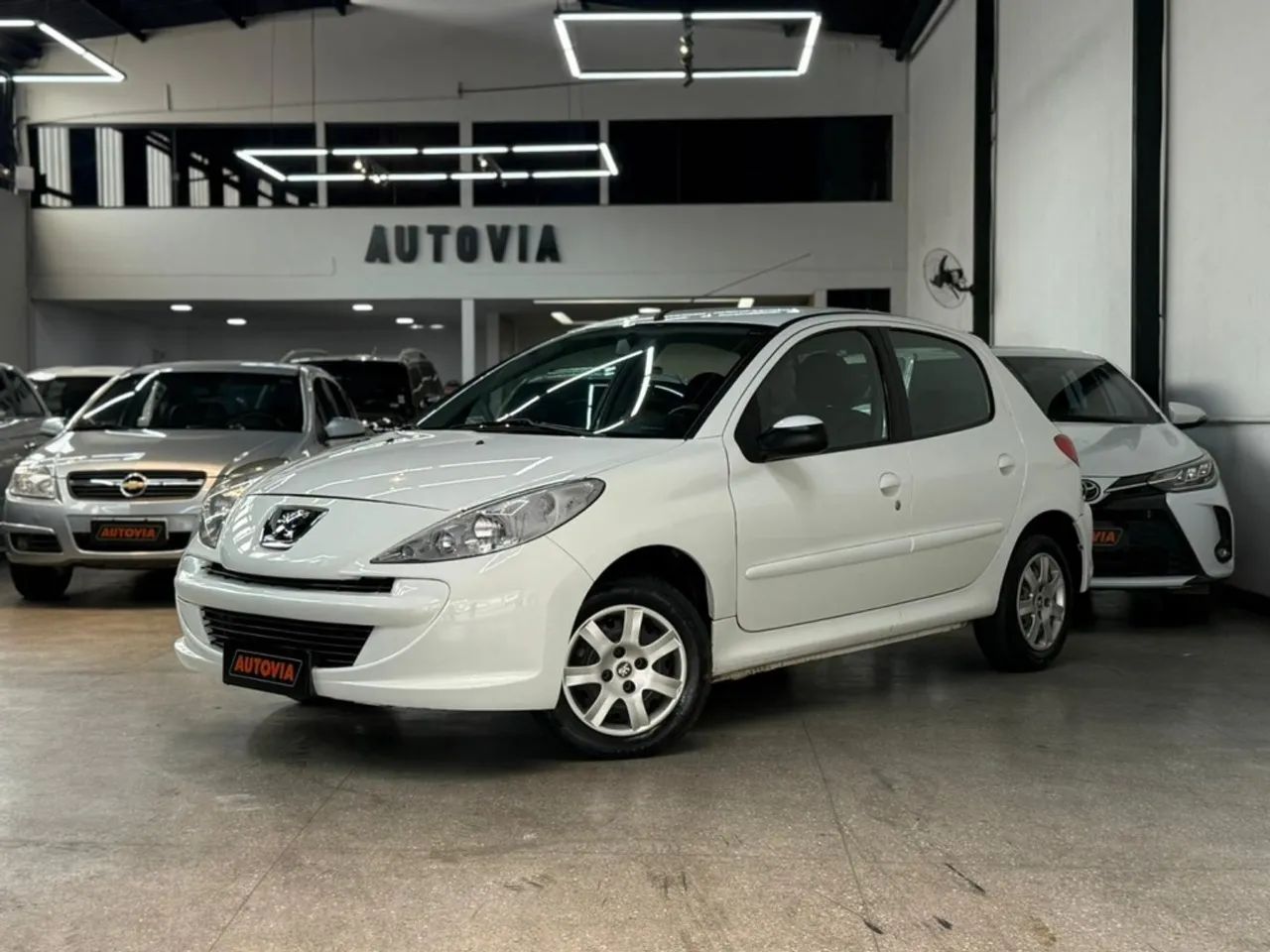 Peugeot 207 207 Active 1.4 Flex 8V 5p 2014