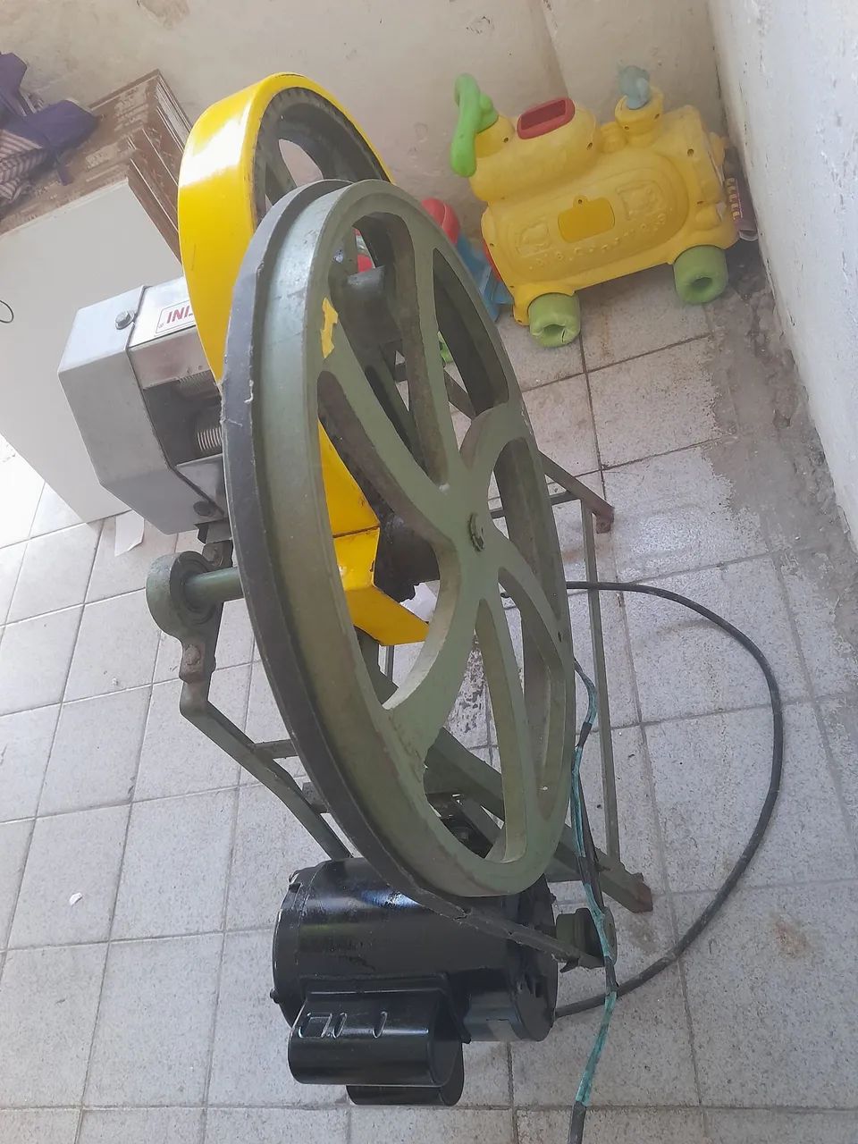 Vendo este engenho de caldo de cana