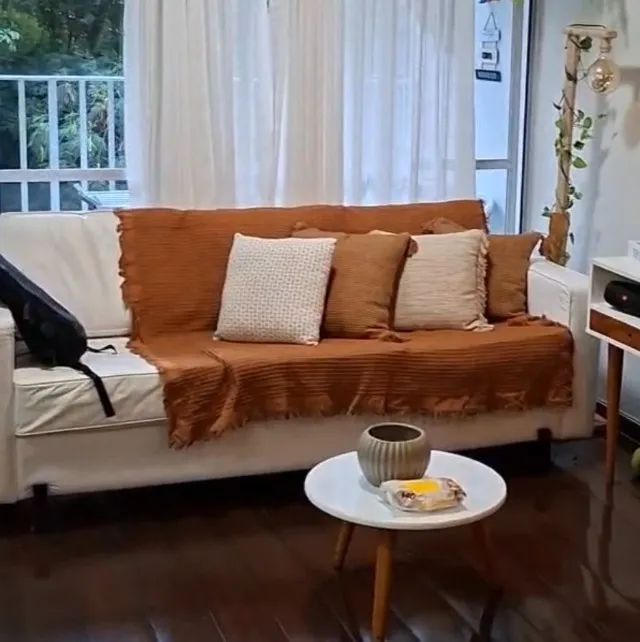 SOFÁ COURO BRANCO 2M - SUPER CONSERVADO - Foto 3
