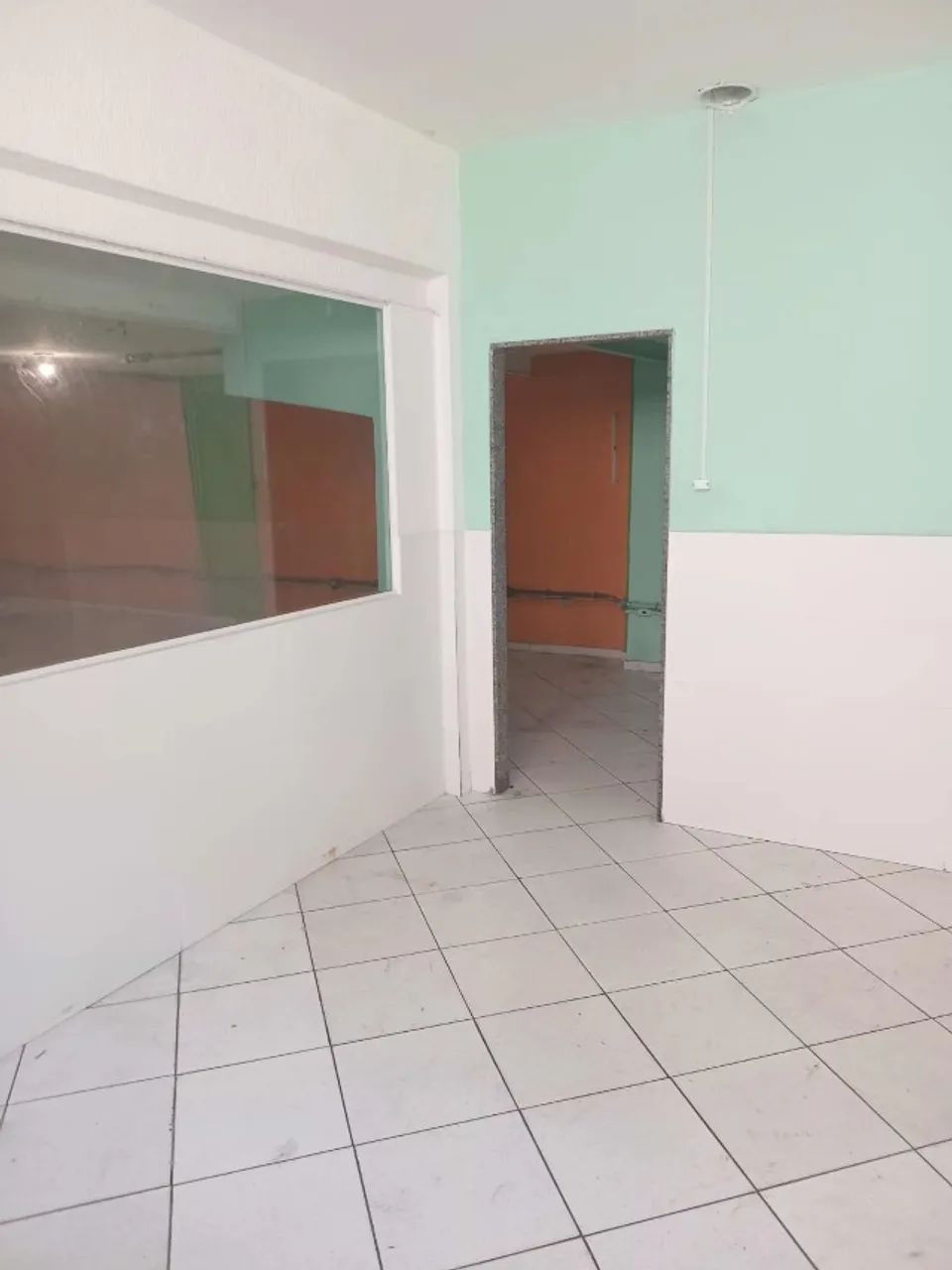 EXCELENTE LOJÃO COM 320 M2 NA PRAÇA SAIQUI EM VILA VALQUEIRE. - Foto 2