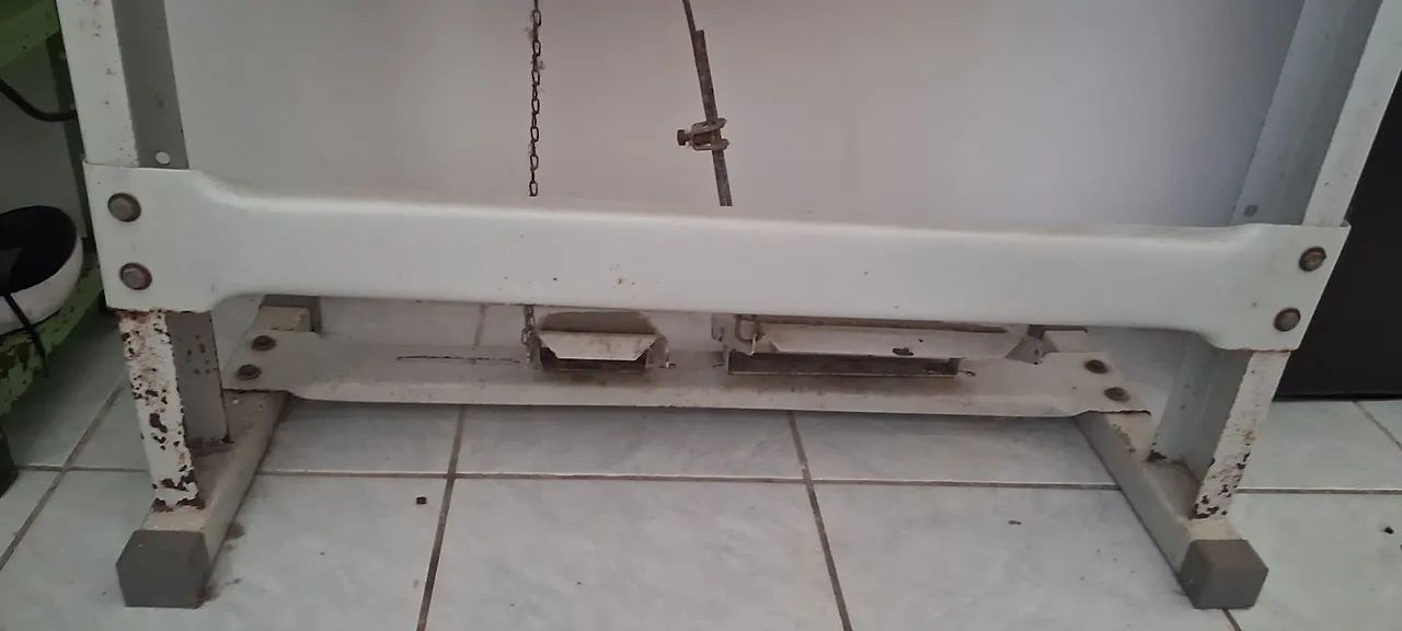 Vendo overlock semi-industrial. Observacao: precisa fazer uma revisão no motor.  - Foto 3