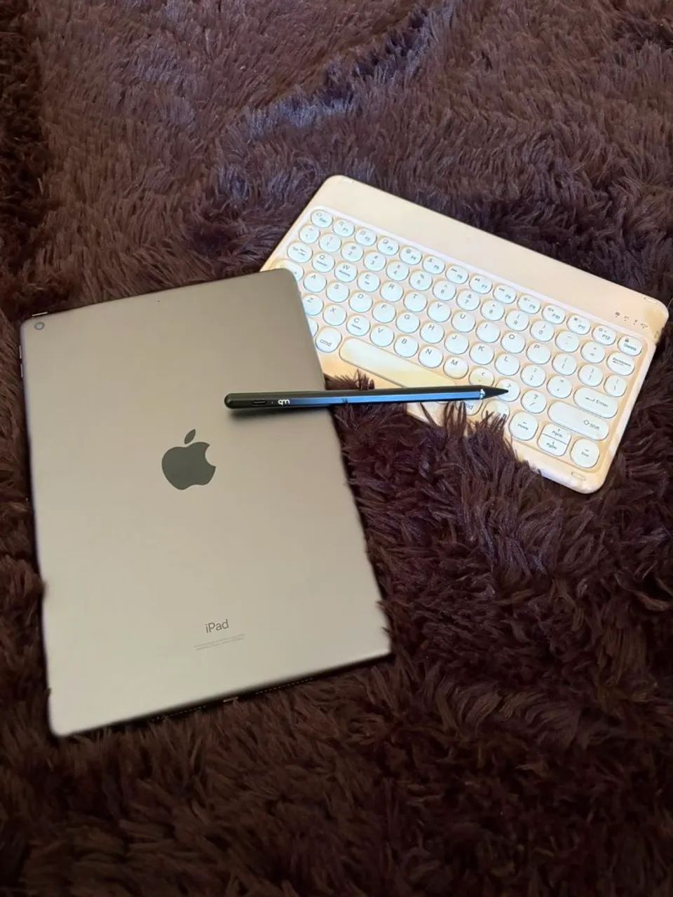 Vendo IPAD 9° GERAÇÃO 64GB COM CANETA E TECLADO  - Foto 2