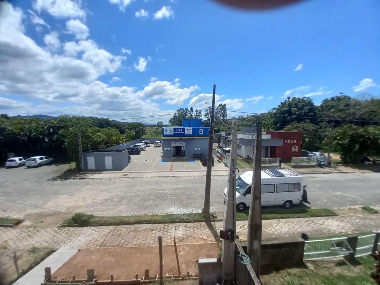 Prédio Comercial com duas lojas térreas e dois apartamentos em Governador Celso Ramos - Foto 4