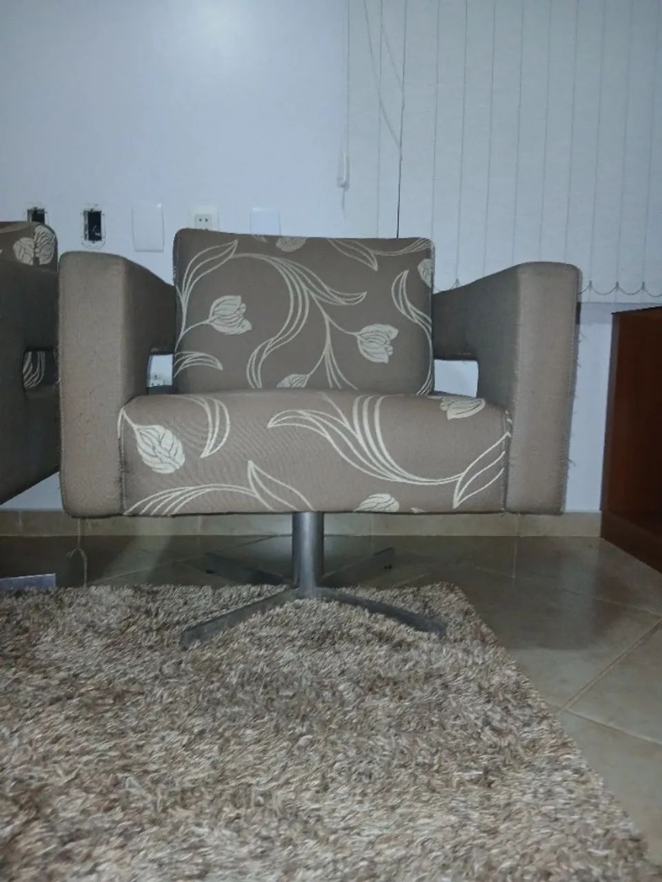 2 Poltronas giratórias com pés cromados - Foto 2