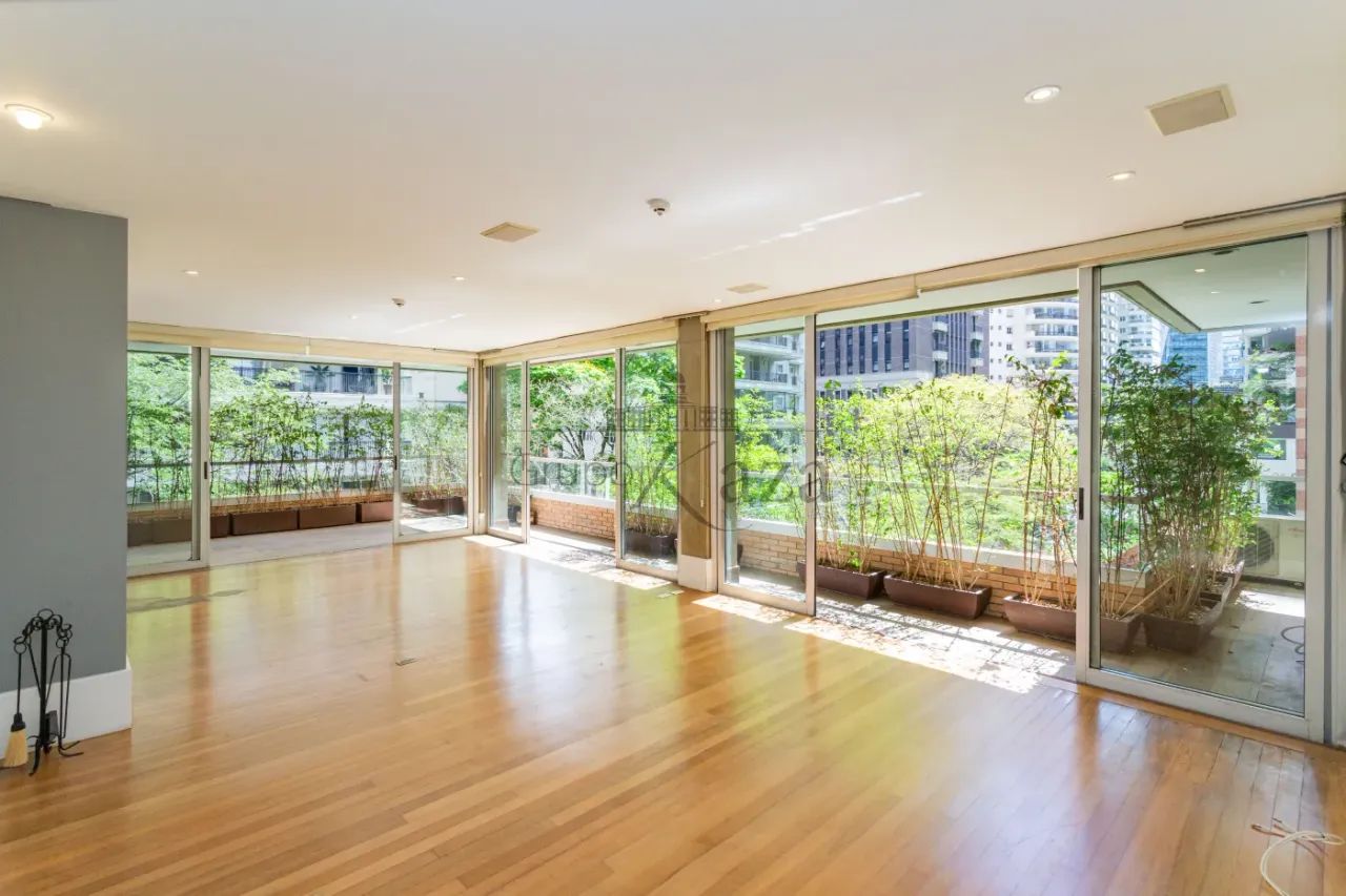 Apartamento - Itaim Bibi - 2 Dormitórios - 240m².