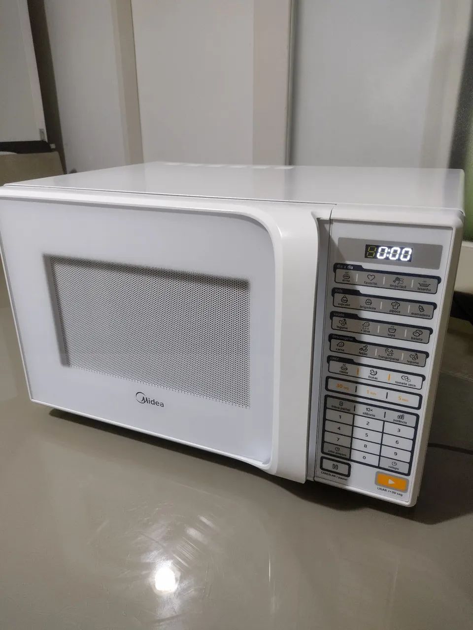 Microondas Midea 31 litros, funcionando perfeitamente 