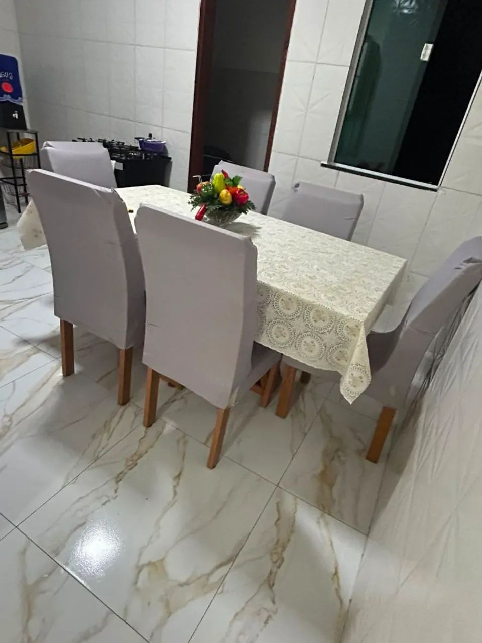 Mesa com 6 cadeiras 
