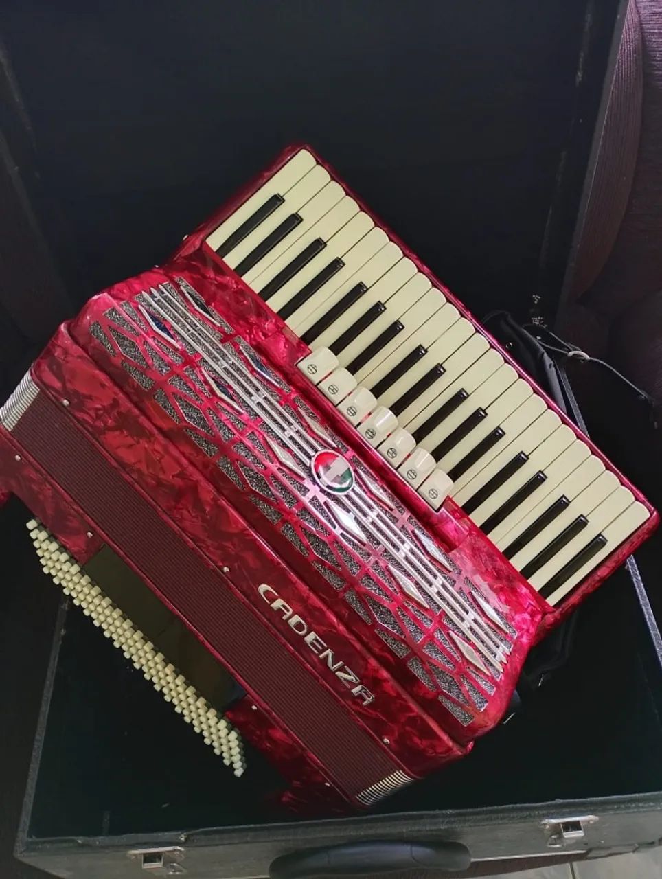 ACORDEON CADENZA 120 BAIXOS (OPORTUNIDADE) - Foto 3