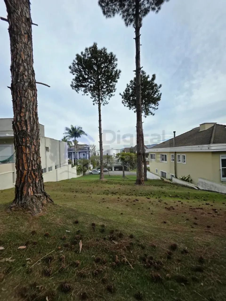 Lindo terreno com 637m2 com excelente localização em Alphaville - Foto 4