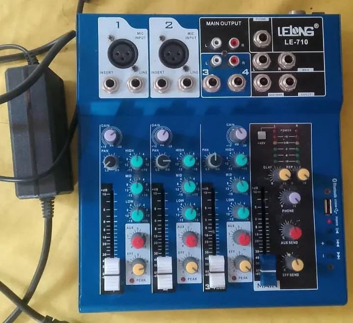 MESA DE ÁUDIO, 6 CANAIS