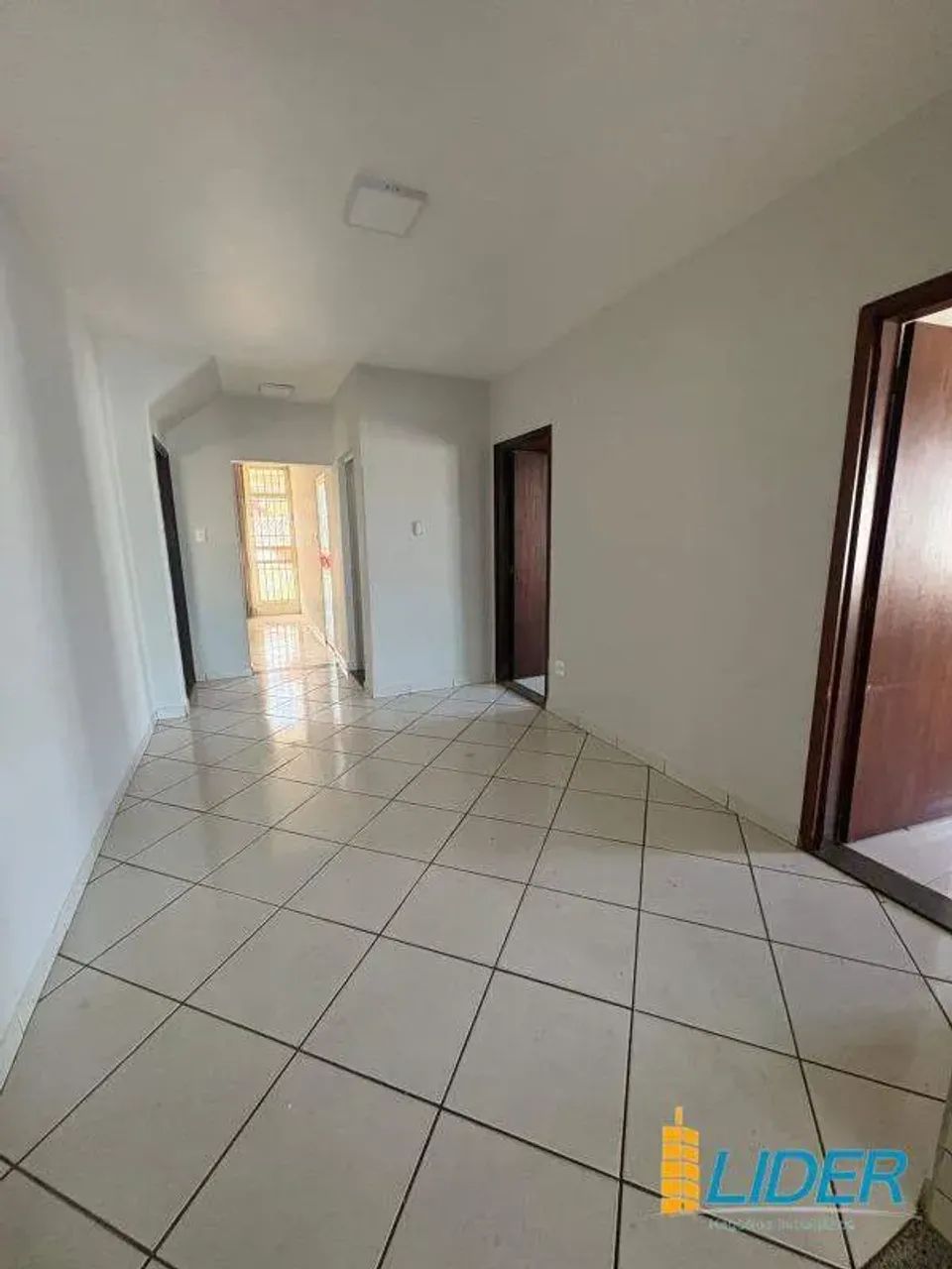 EXCELENTE CASA NO BAIRRO MARTINS - Foto 5