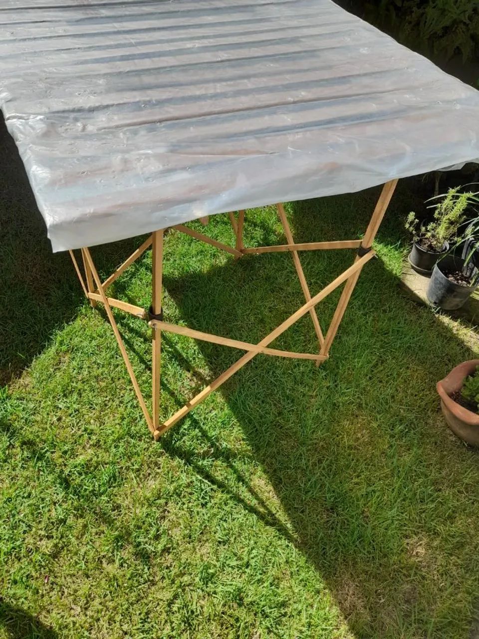 Mesa para expositores em madeira flexível e desmontável  - Foto 5