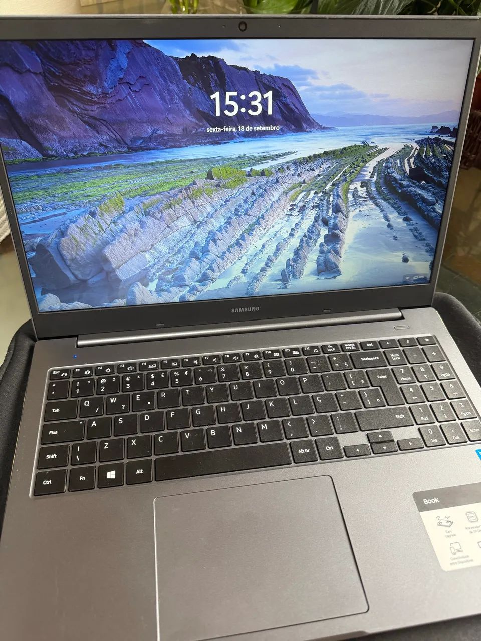 Vendo Notebook Samsung Book - Intel Core i3 11ª Gen / 4GB RAM / com SSD Instalado 