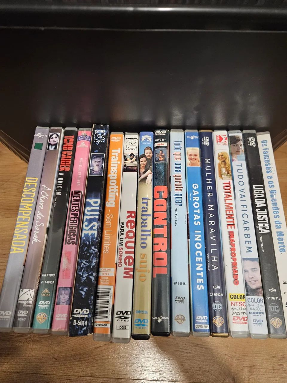 Lote 16 DVDs - Valor do lote R$64,00
