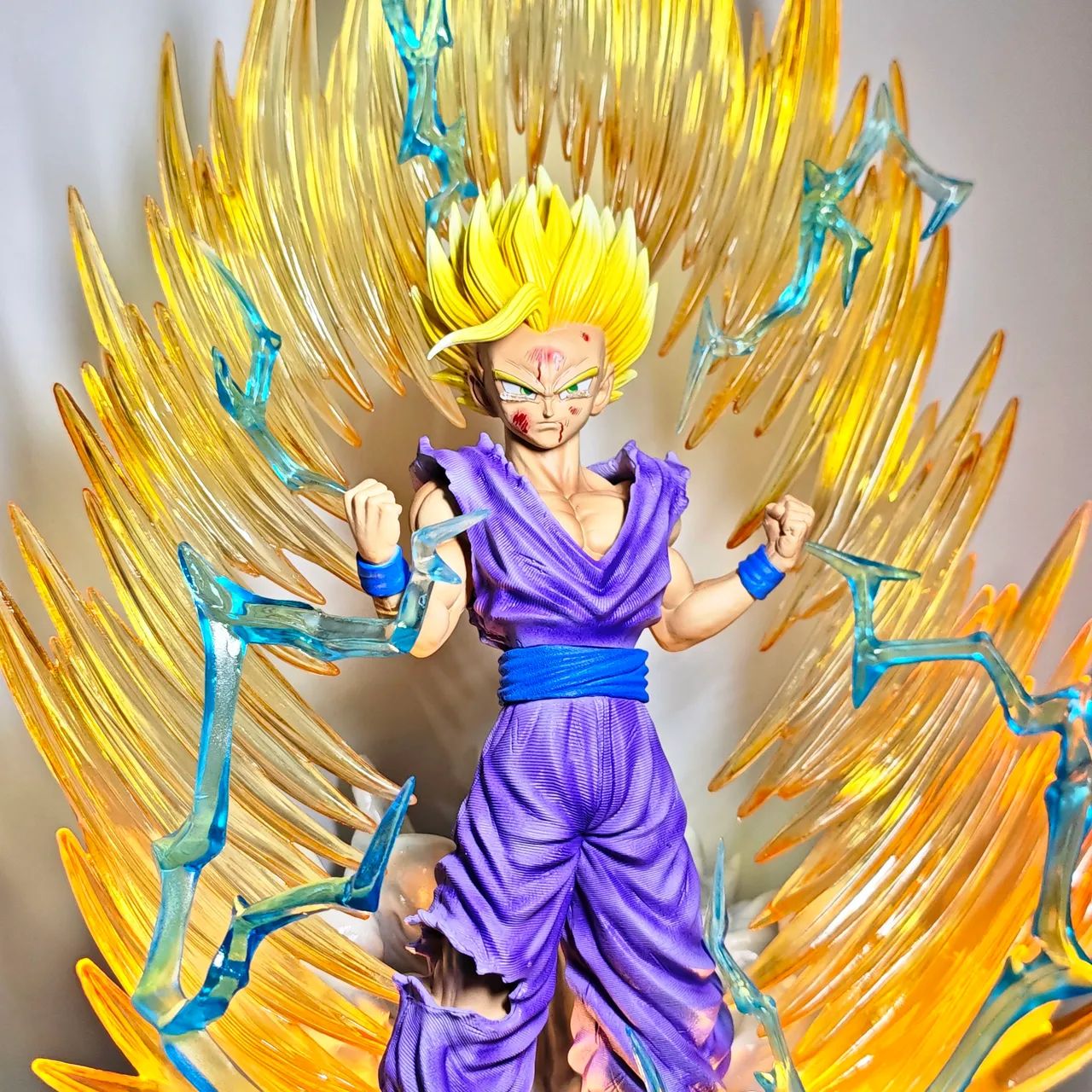 Gohan Super Saiyajin 2 Battle Damage com Aura LED - Dragon Ball Z - Foto 2