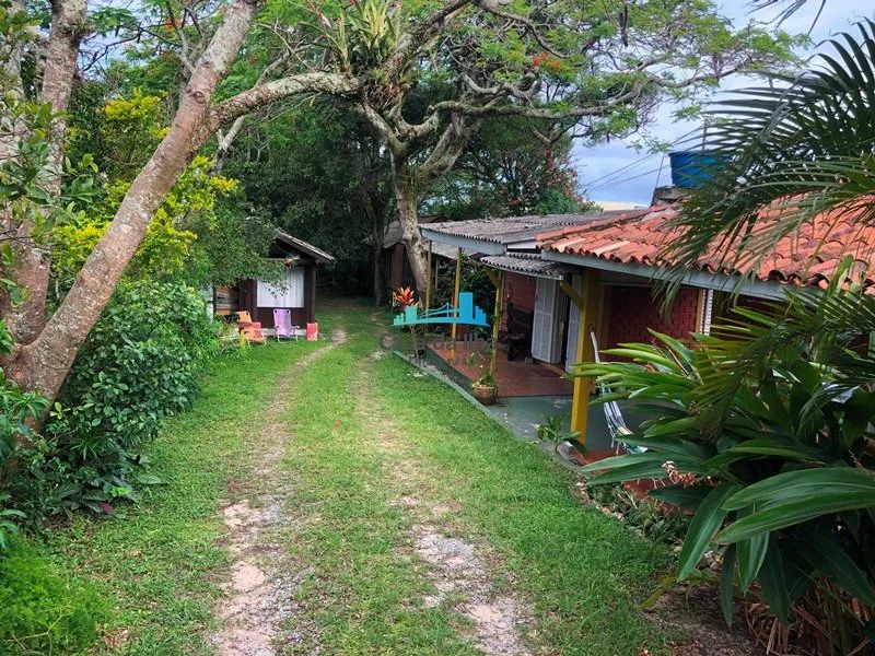 Terreno amplo de 1.372 m² no Santinho