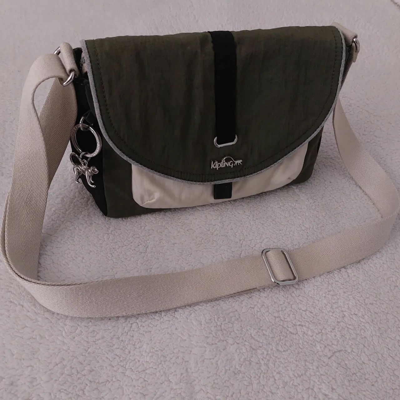 bolsa kipling verde oliva e offwhite