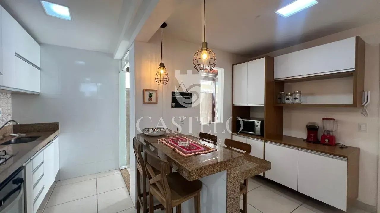 Apto 2 quartos/suíte ,área lateral, primeiro andar, totalmente reformado e com ótima local - Foto 2