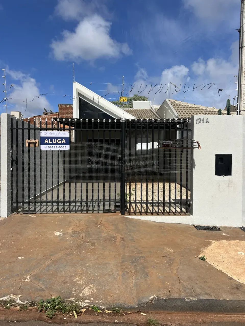 Casa com 02 dormitórios - Jardim Universal (Sarandi)