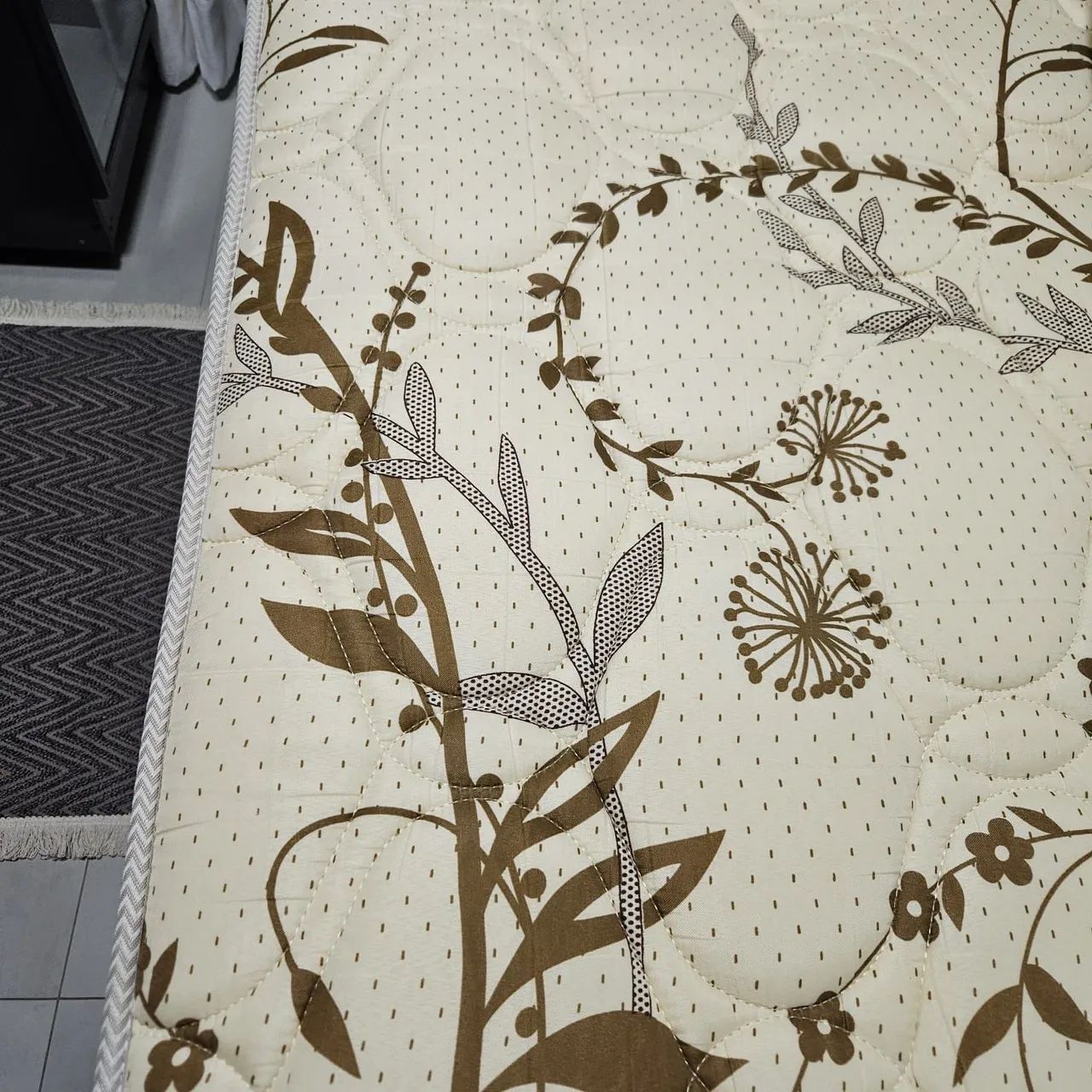 Vende-se cama solteirão baú e colchão 