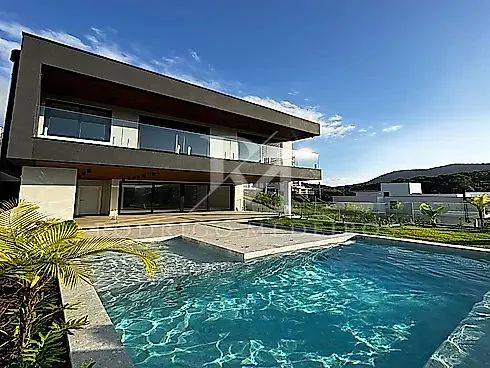 Casa com 3 suítes e vista panorâmica na Pedra Branca