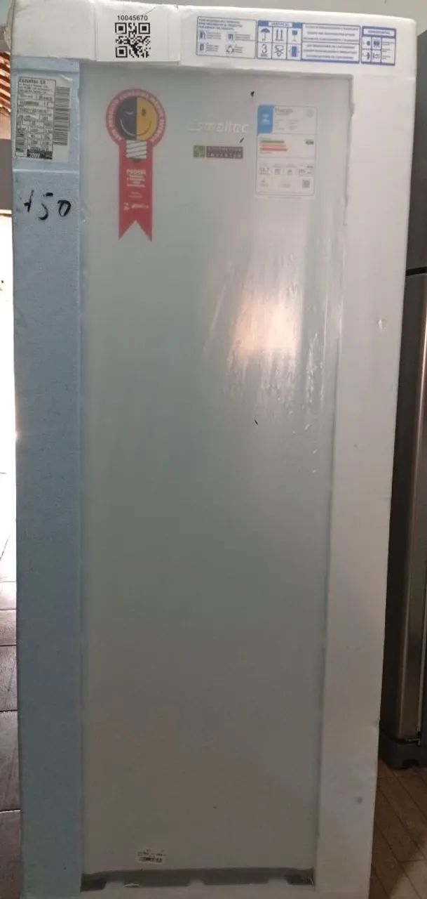 Geladeira Esmaltec.