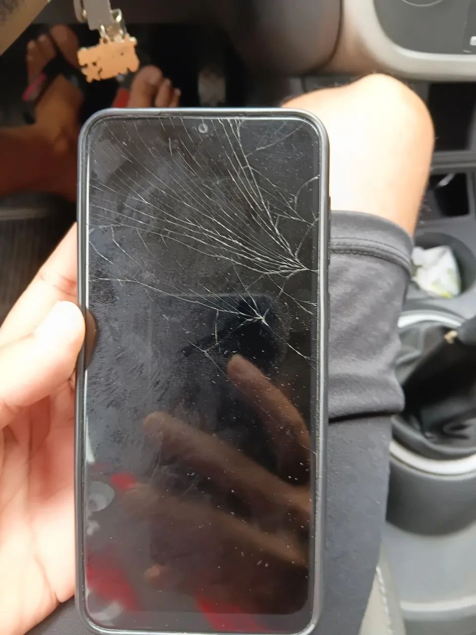 Celular Samsung A 3.  Com a tela trincada  - Foto 3
