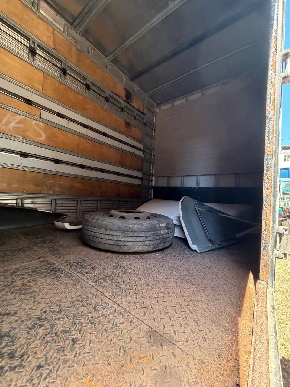 Volvo VM 270 4X2 2015 ((((Ótimo estado)))) - Foto 3