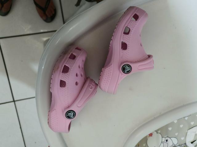 Vendo sandália CROCS Tamanho 18 - Foto 3