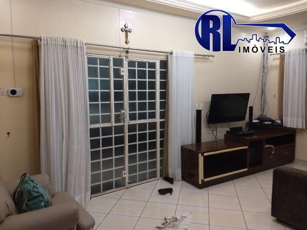 Vende 01 excelente Residência na Rua Edmur Oliva nº43, Bairro: 31 de Março - Foto 13