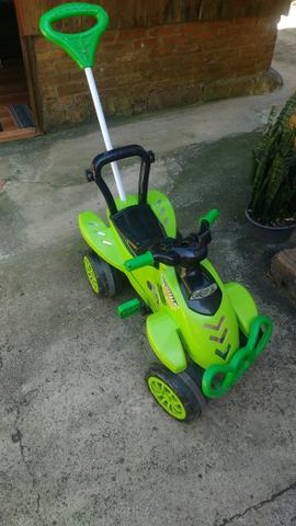 Motoca pedal infantil