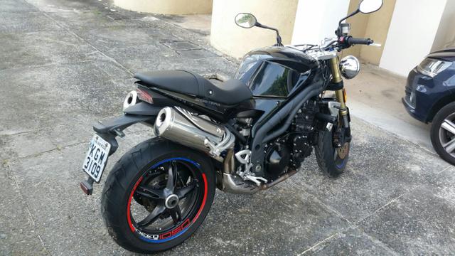 Moto triumph speed triple