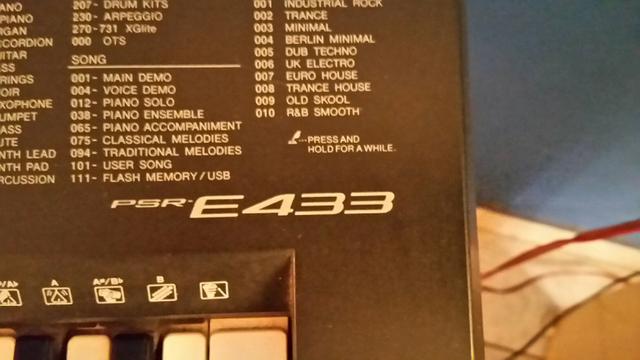 Teclado yamaha PSR E433 - Foto 3