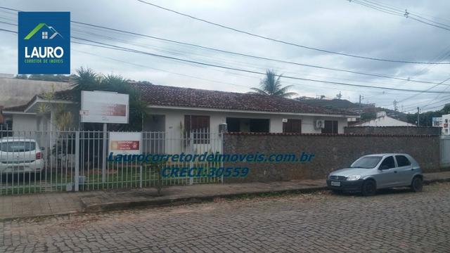 Casa com 5 qtos (sendo 02 suítes) no Centro