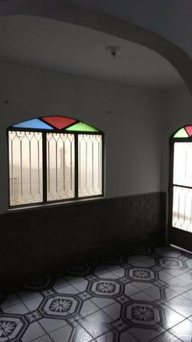 Alugo Casa 02 Q , Rua Maria Mello 215, 100m da Av Abilio Augusto Távora