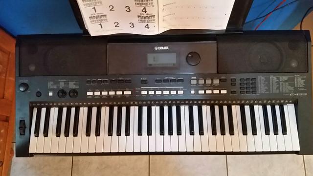 Teclado yamaha PSR E433 - Foto 2