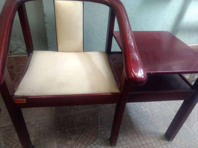 Cadeira com mesinha de telefone - Foto 2