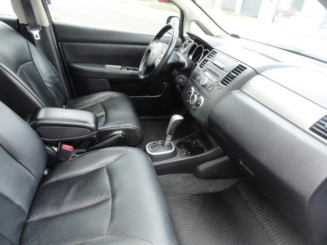 Nissan tiida Hatch  SL 1.8 16V-AT 4P (Gasolina) - 2012  - Foto 16