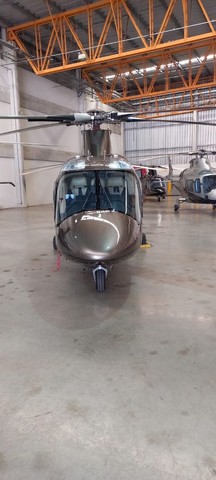 Helicóptero Agusta espetacular 