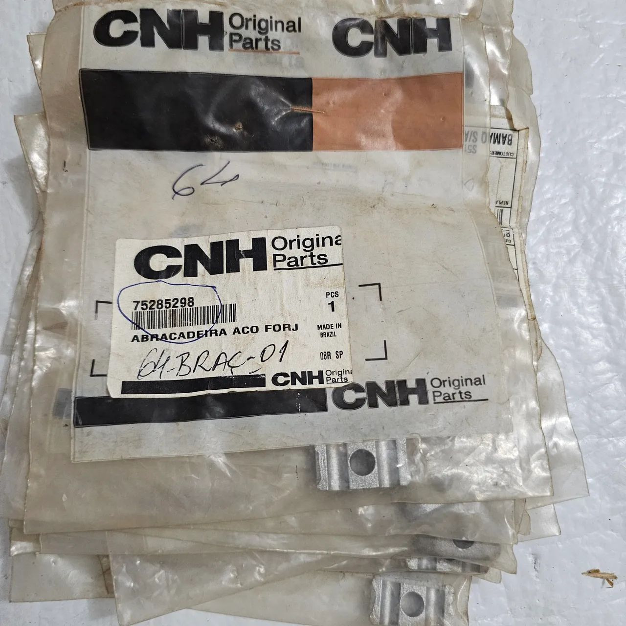 New holand abraçadeira cano injetor nova original *