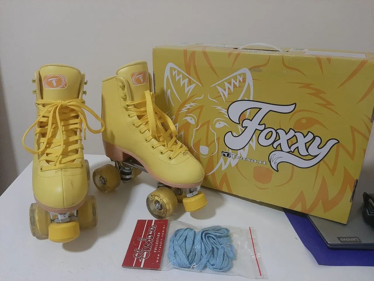 Patins Quad Traxart modelo Foxxy amarelo + cadarço refletivo