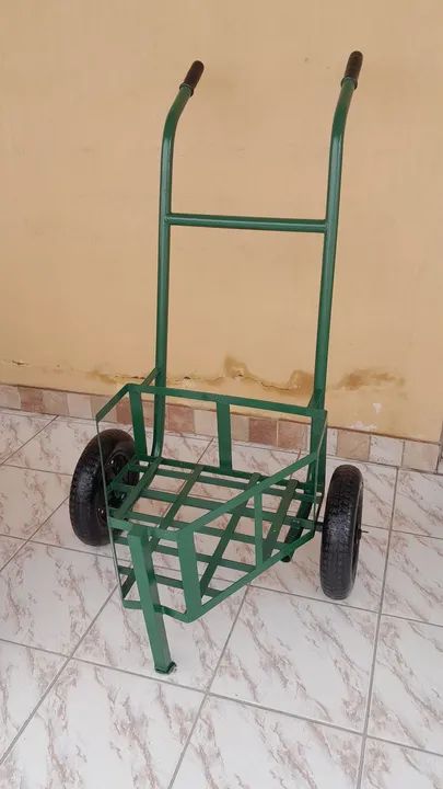 Carrinho de mão para carregar garrafão de água e outras coisas.  - Foto 2