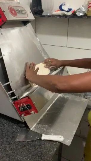 Modeladora de disco de pizza