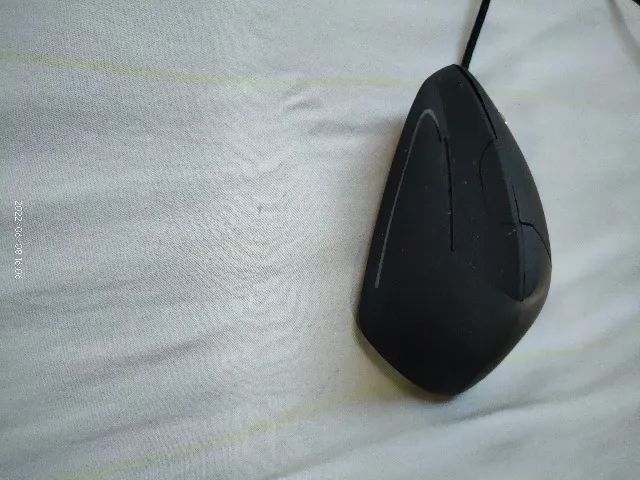 mouse ergonômico  vertical  com fio gamer,cabo de 1,8m - Foto 6