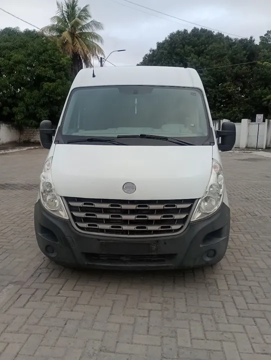 Van para Transporte de Pessoas - 15 passageiros